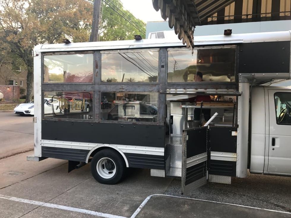 006 Pizza food truck