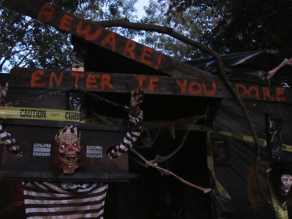 1 Haunted house on Claremont Katie Oxford Haunted House November 2014