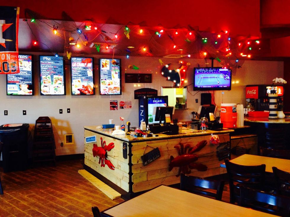 1 La Crawfish at Greenway Plaza January 2014 interior