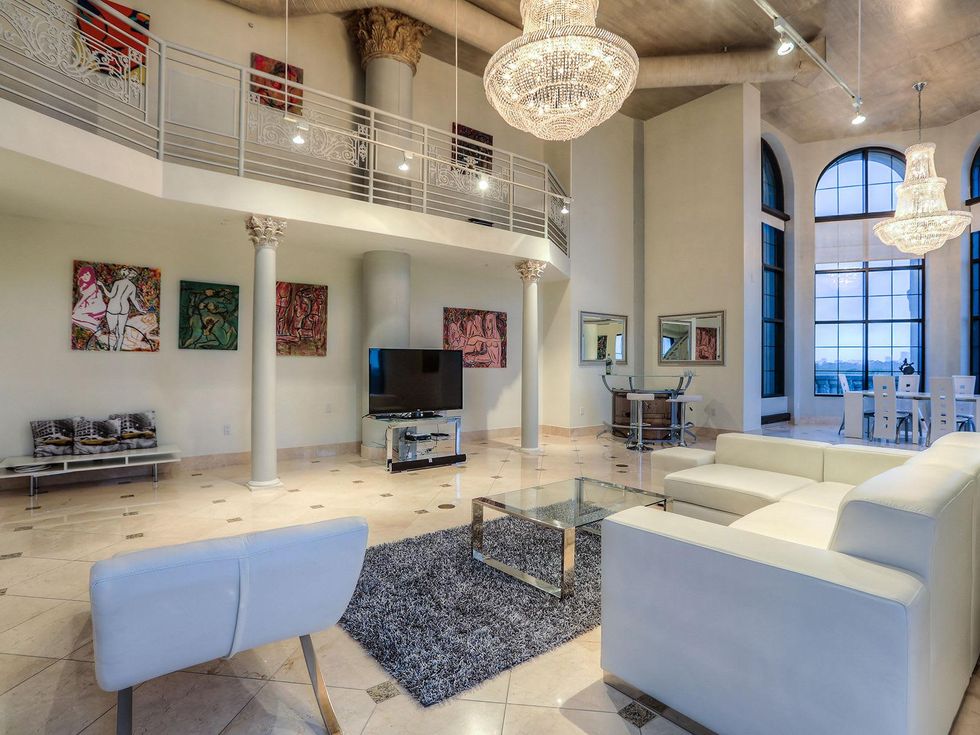 1 On the Market 1005 S. Shepherd Dr. No. 814 penthouse May 2014