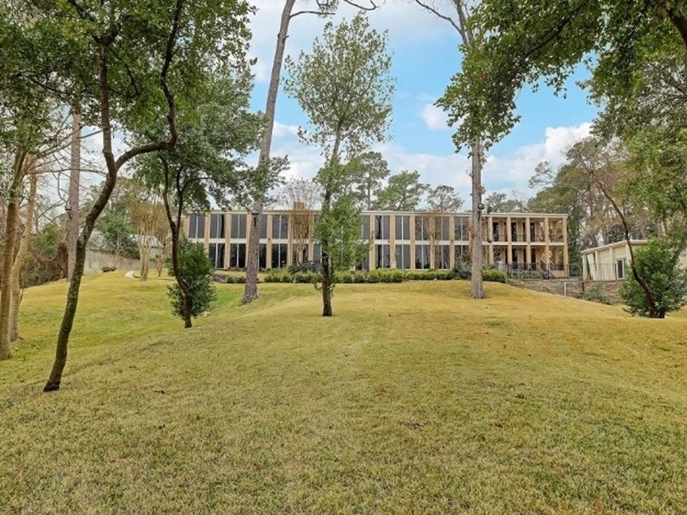 1 On the Market 20 Farnham Park Dr. February 2015