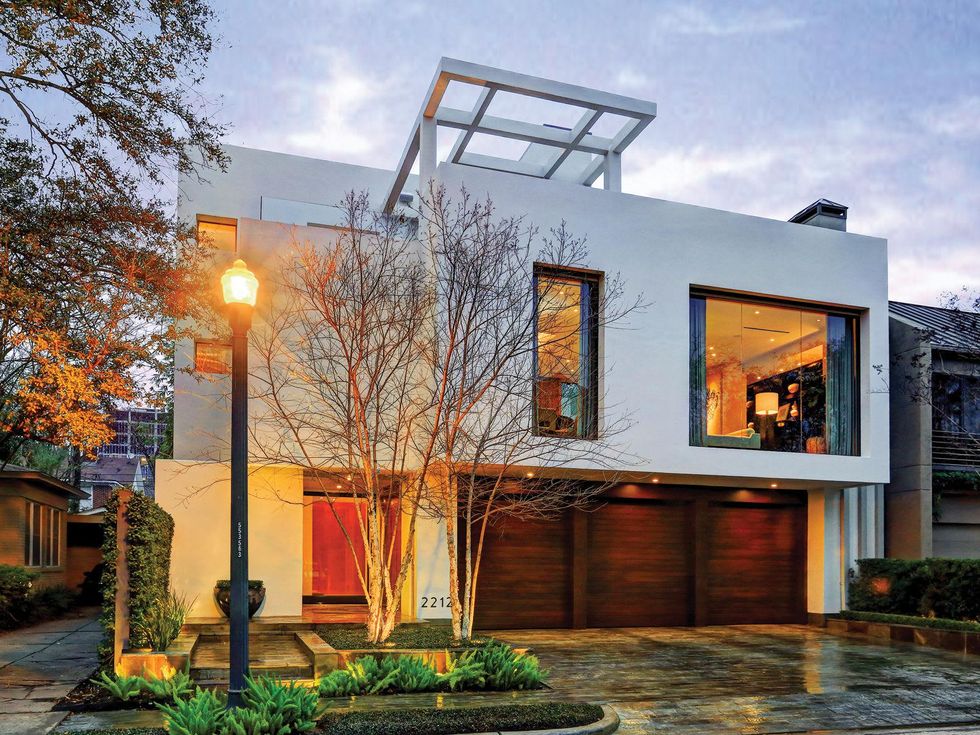 1 On the Market 2212 Salisbury St. River Oaks April 2015