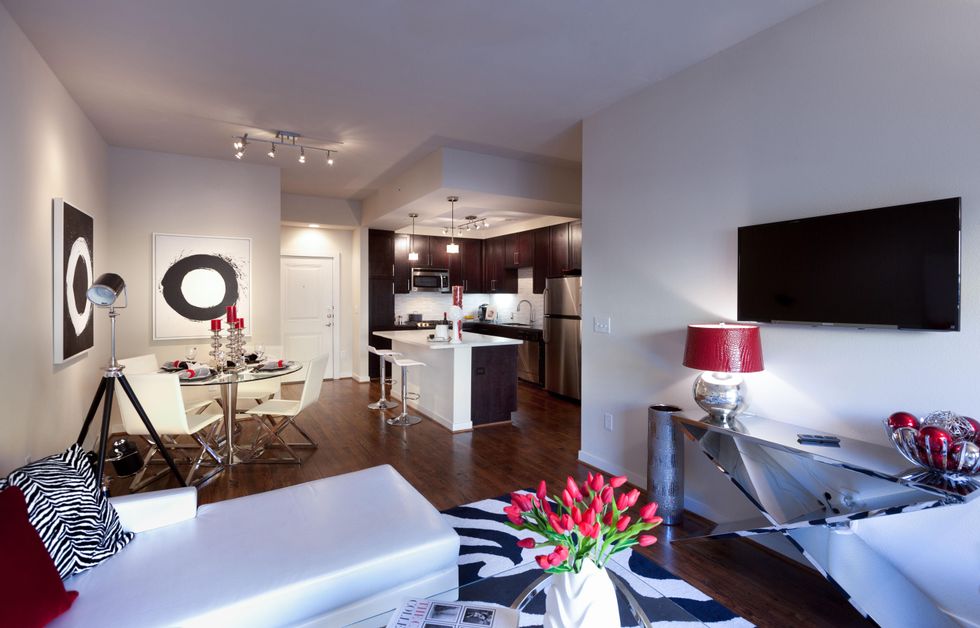 1 On the Market 2900 W. Dallas St. February 2014