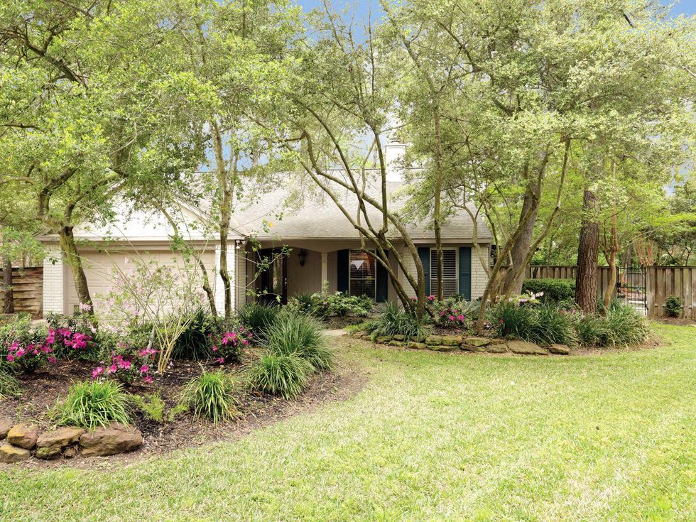 1 On the Market 39 Cottage Grove place The Woodlands April 2014