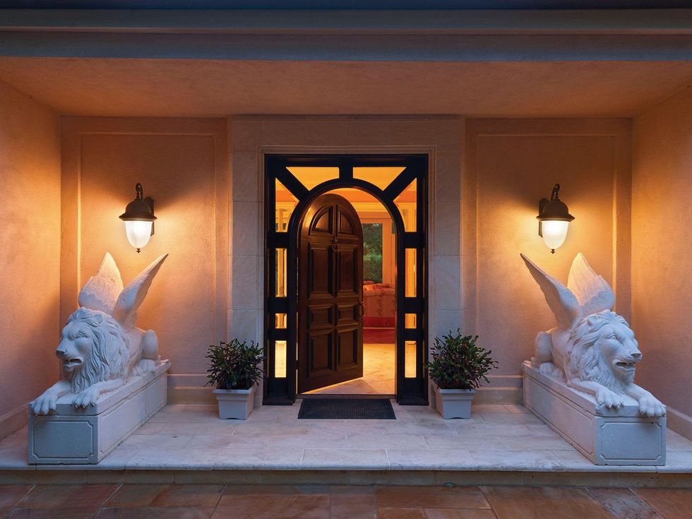 1 On the Market 3940 Inverness Drive February 2014