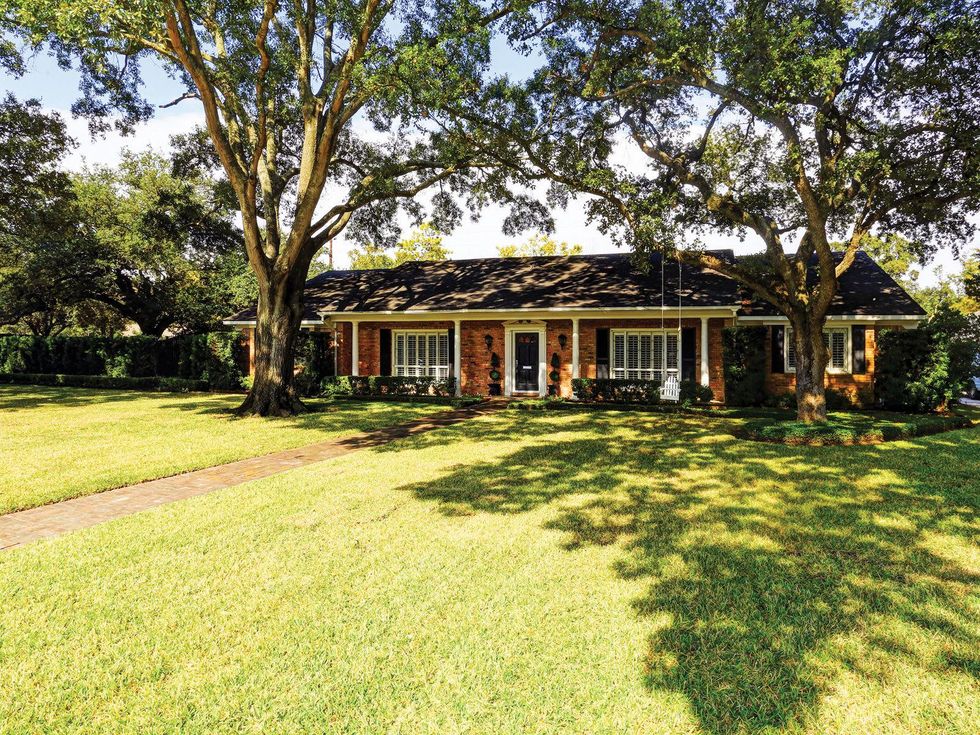 1 On the Market 5688 Green Tree Road December 2014