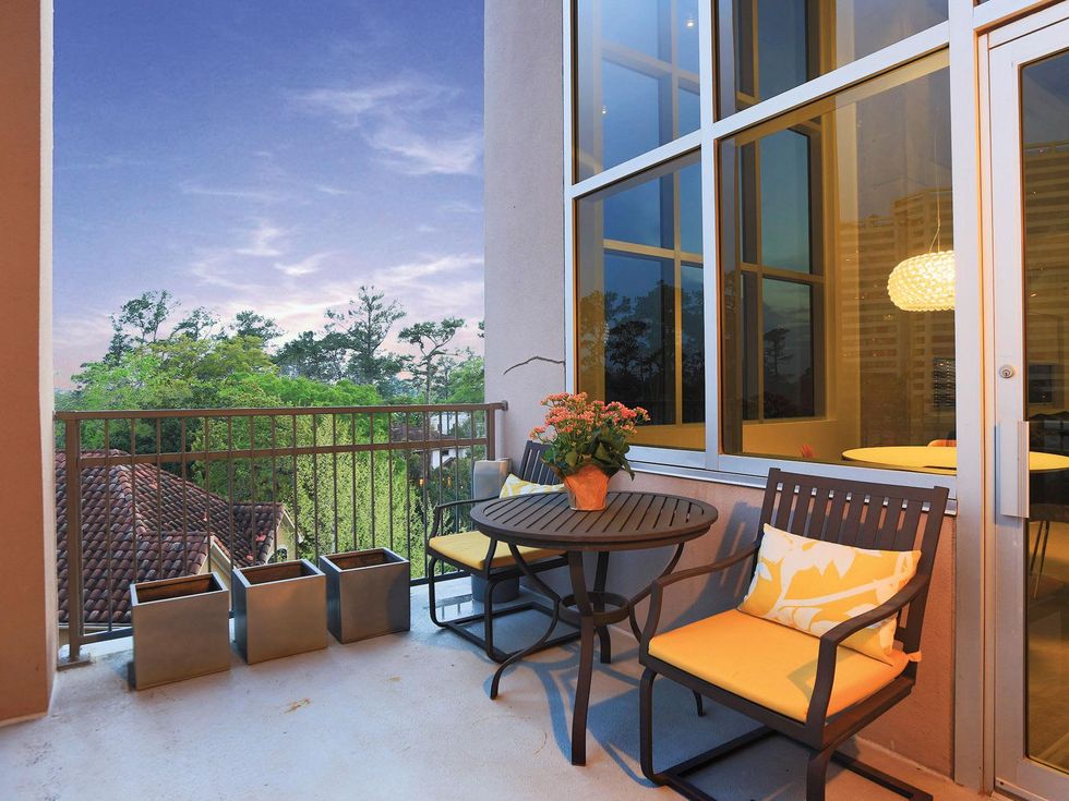 1 On the Market 6007 Memorial Drive No. 401 April 2014