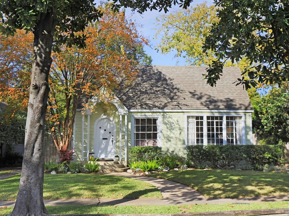 1 On the Market 811 Le Green St. December 2013