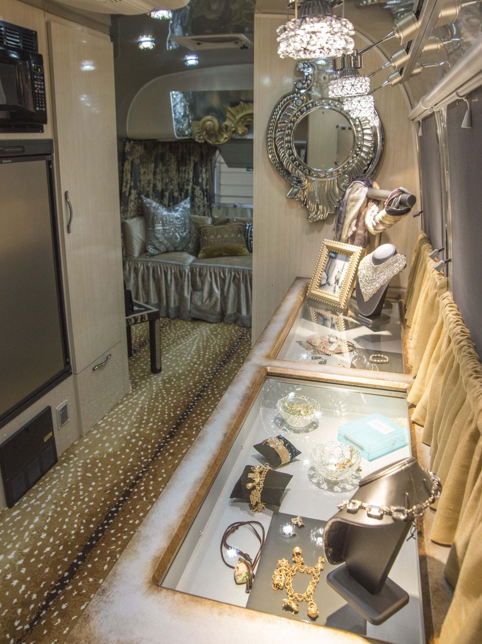 1 Velvet Slipper Divine January 2014