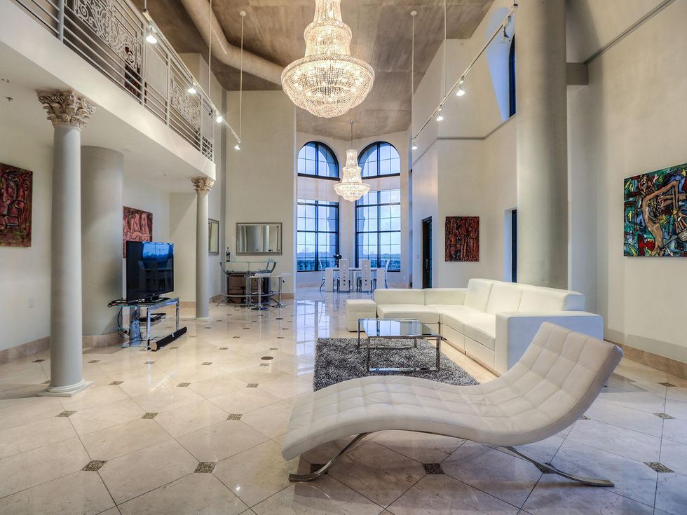 10 On the Market 1005 S. Shepherd Dr. No. 814 penthouse May 2014