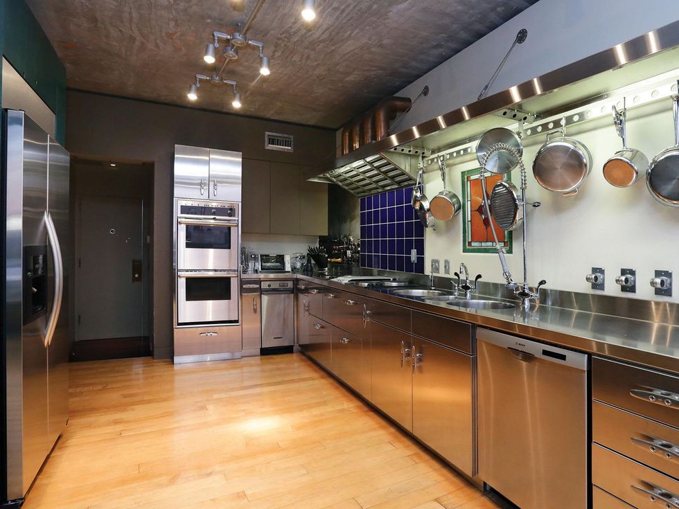 10 On the Market 14 Greenway No. Ph 28e November 2014 kitchen