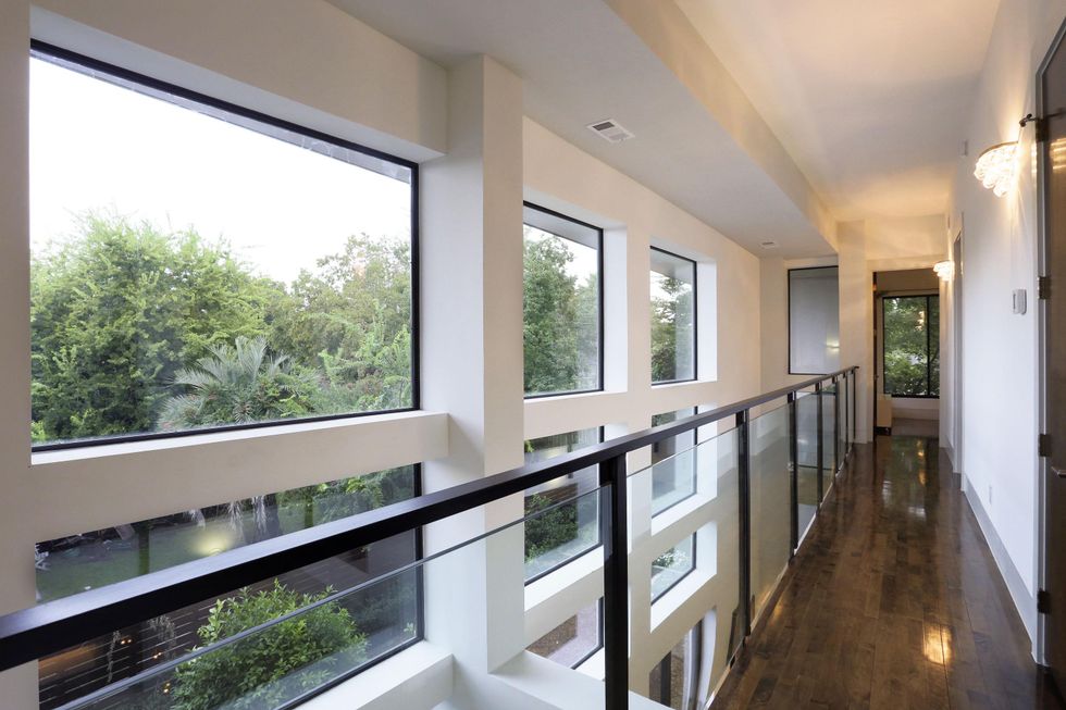 10 On the Market 734 E. 8th St. Houston Heights March 2015