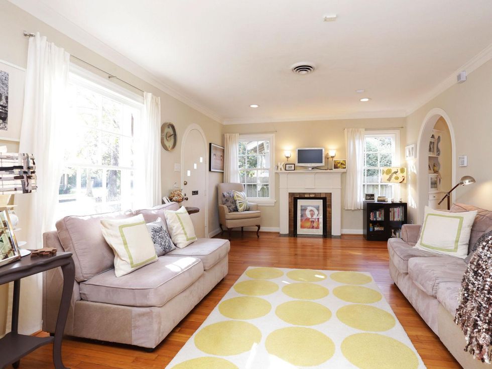 10 On the Market 811 Le Green St. December 2013