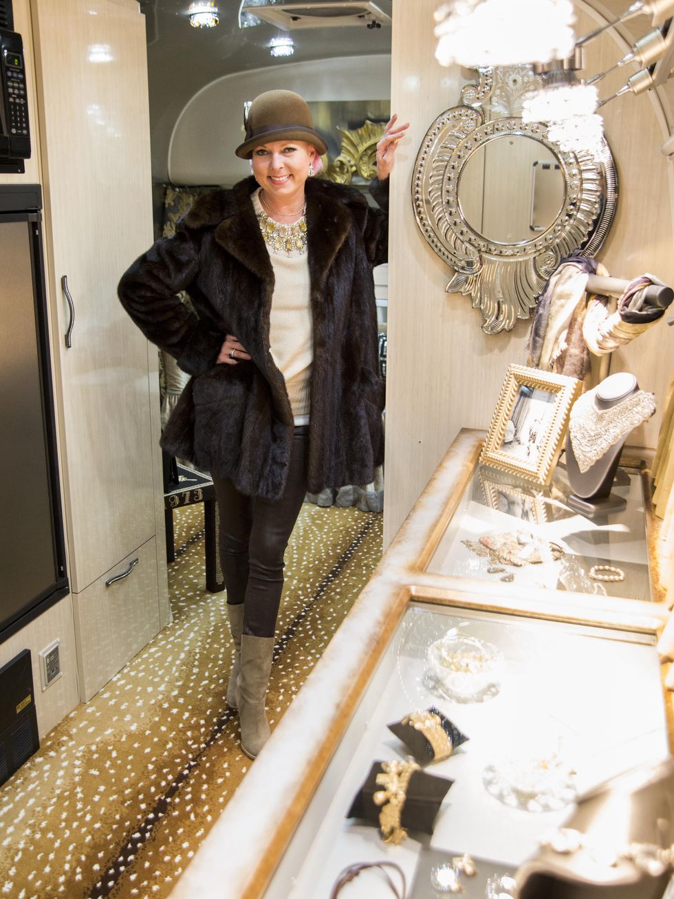 10 Velvet Slipper Divine January 2014 with Vivian Wise