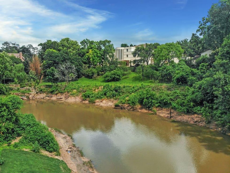 1000 Kirby Drive River Oaks