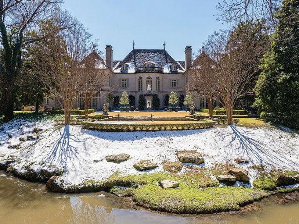 10000 Hollow Way garden