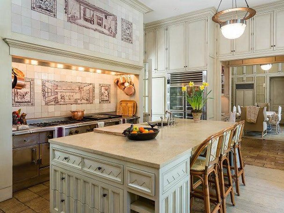 10000 Hollow Way main house kitchen