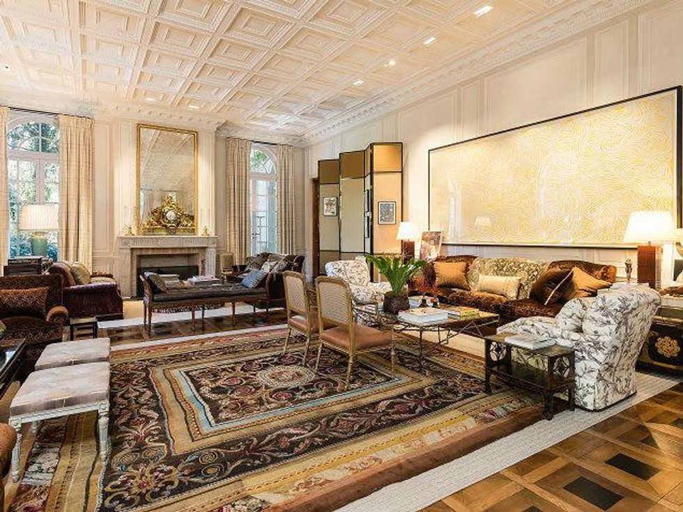 10000 Hollow Way main house living room