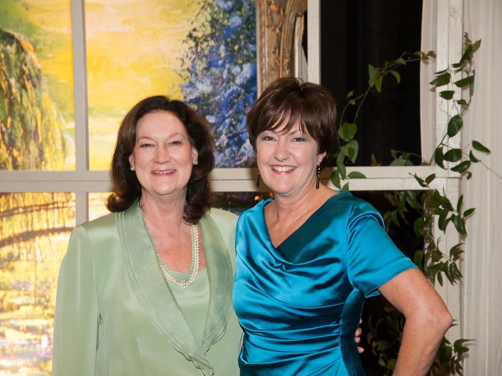 101 Cynthia Adkins, left, and Liz Rigney at the Theta Charity Antiques Show preview party November 2013