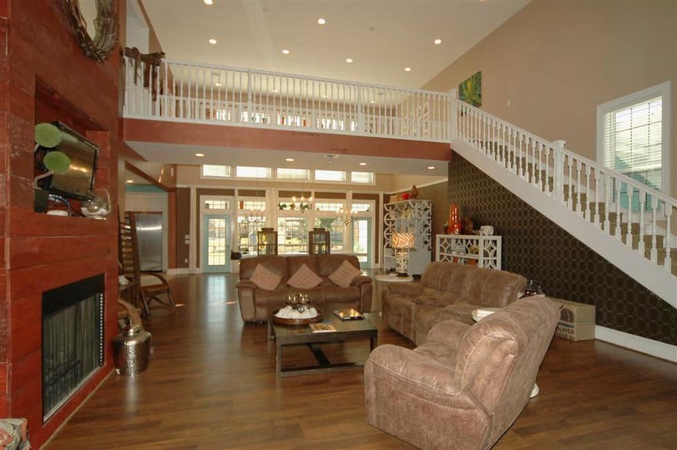 1013 Delesandri Lane Living Room