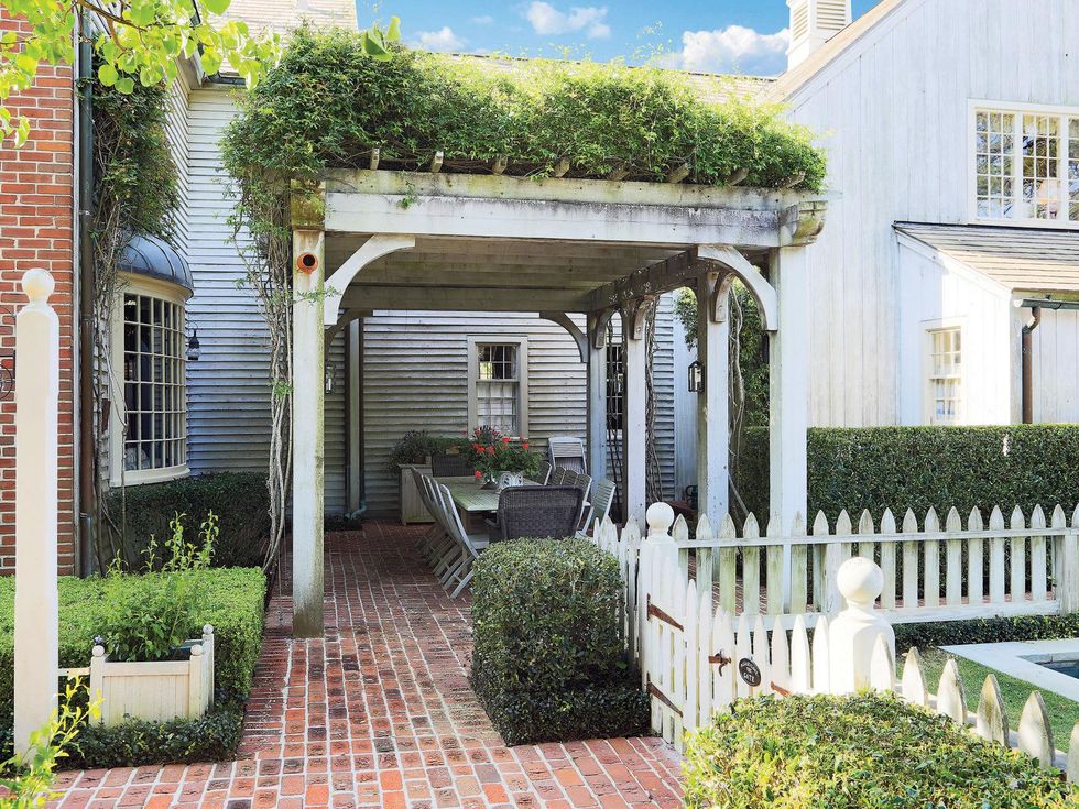 108 On the Market 11030 Greenbay St. April 2014