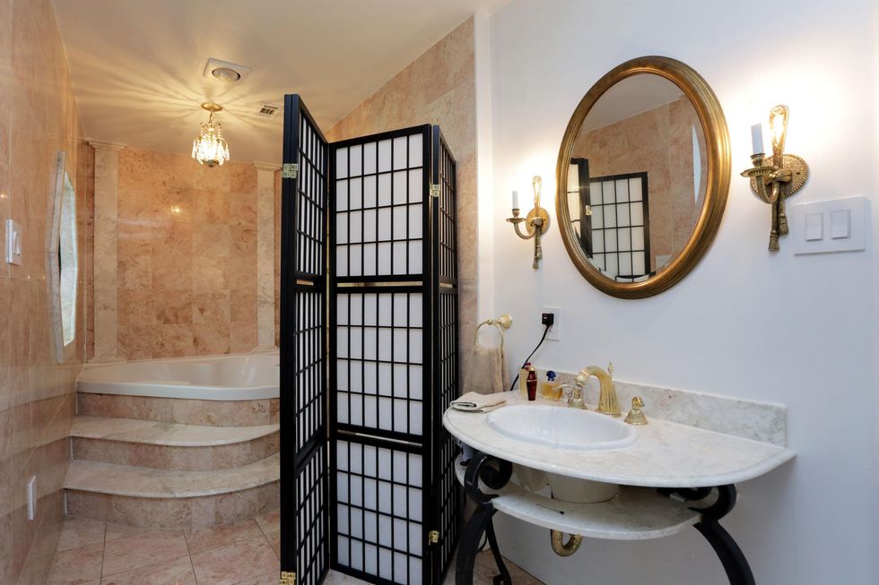 11 On the Market 1812 Bissonnet St. January 2015