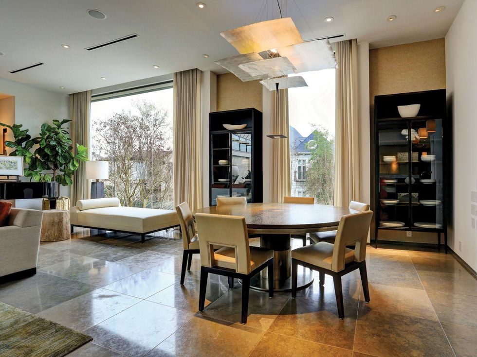 11 On the Market 2212 Salisbury St. River Oaks April 2015