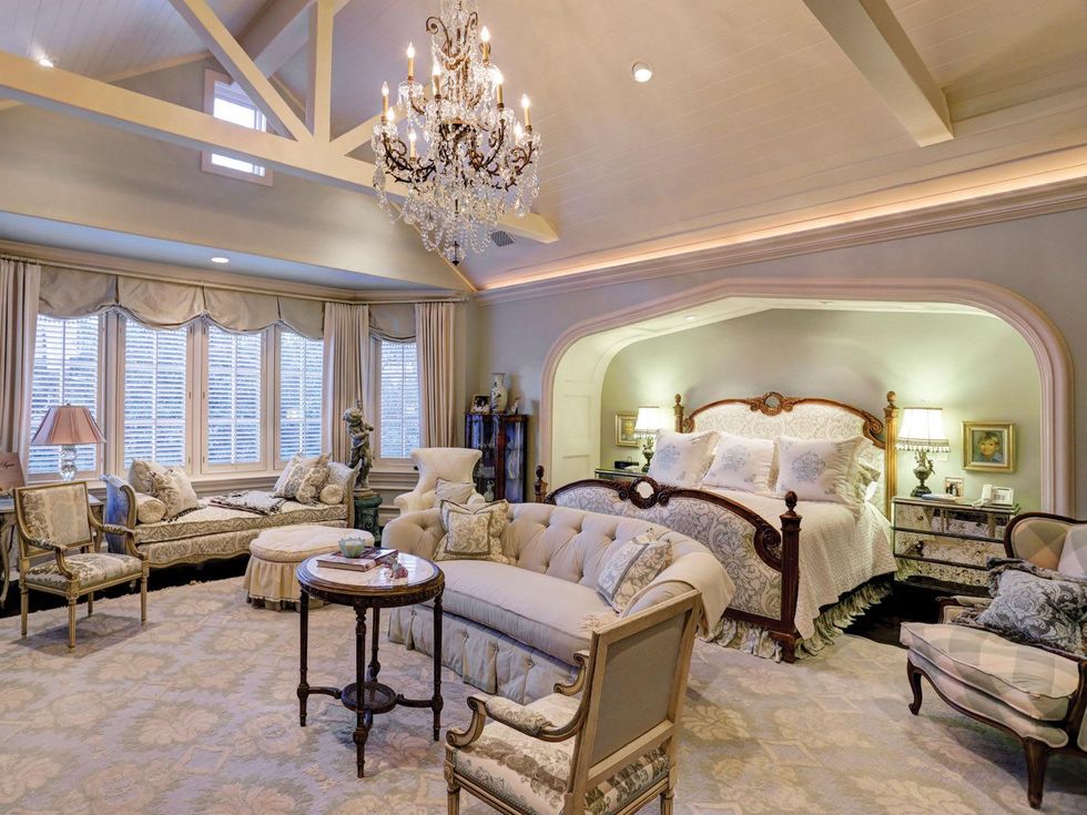 11 On the Market 2216 Chilton Road January 2015