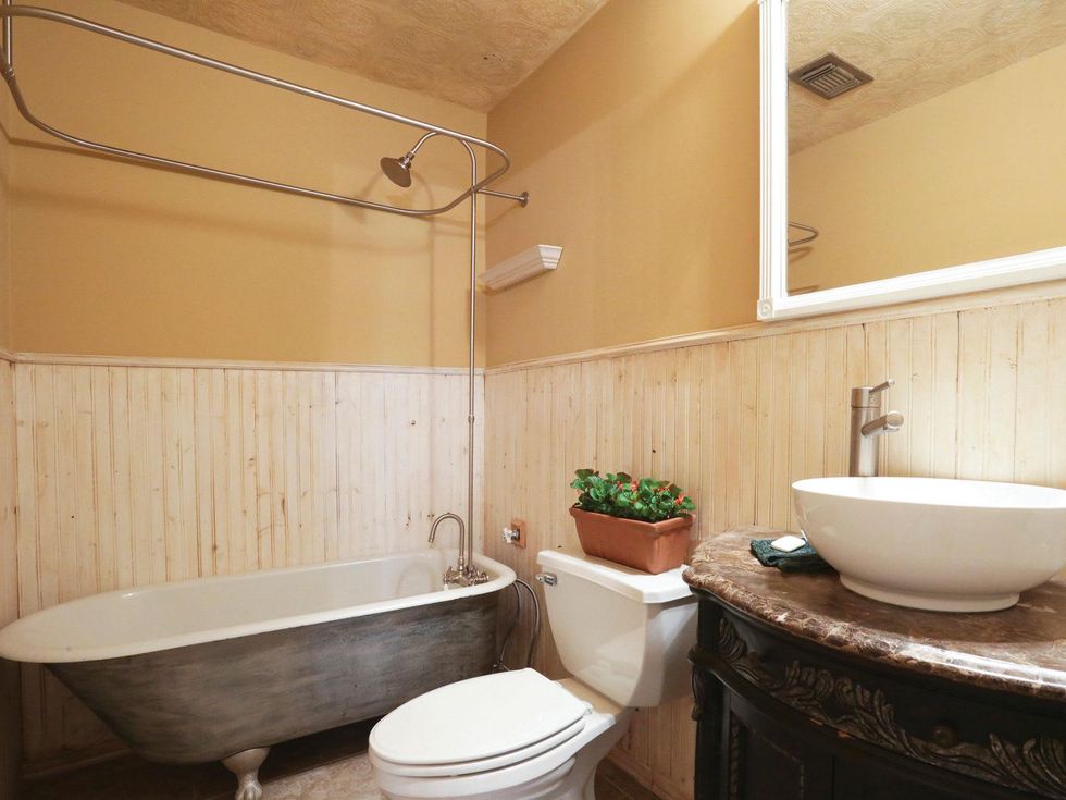 11 On the Market 39 Cottage Grove place The Woodlands April 2014