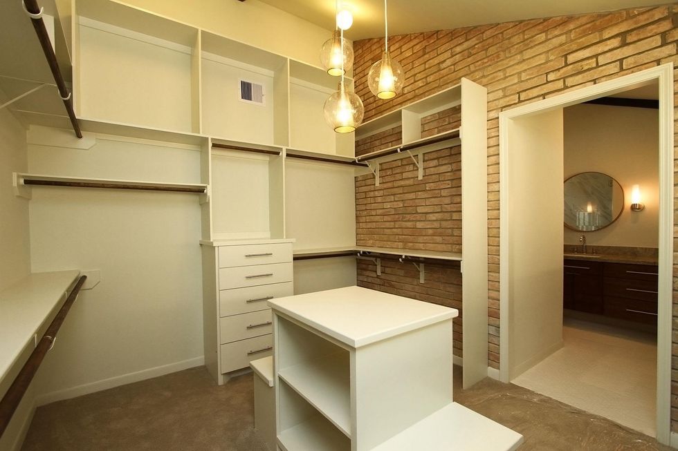 11 On the Market 9231 Fordshire after pics September 2014 master closet