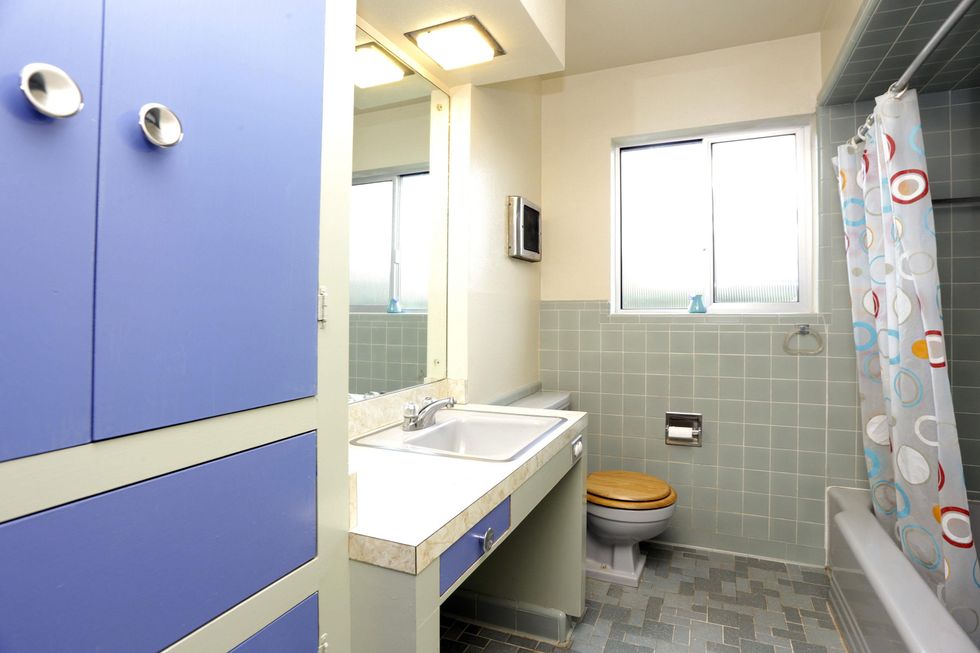 11 On the Market 9307 McAvoy March 2014