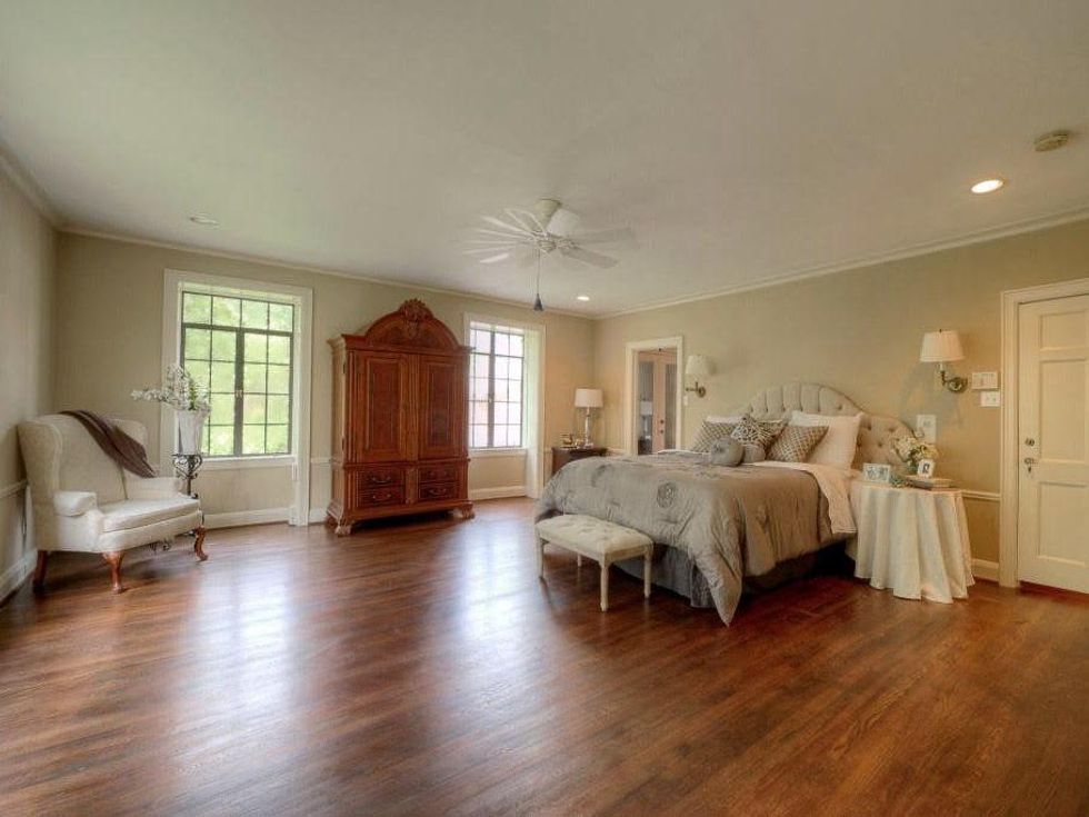 11 On the Market Hobby Manor at 2115 Glen Haven Blvd. October 2013 master bedroom