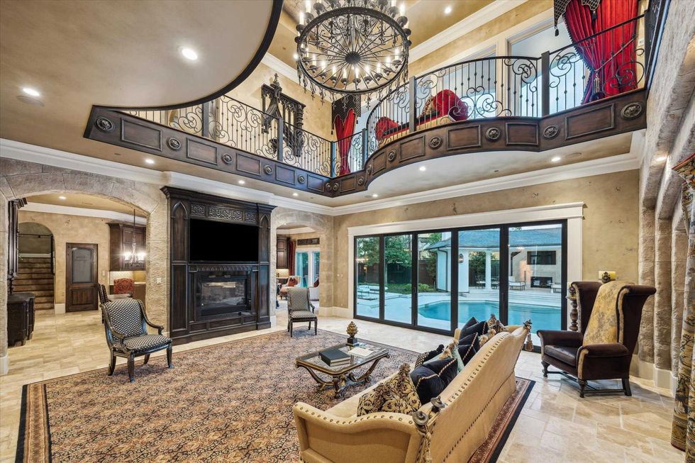 11095 Memorial Drive living room with view out to the pool