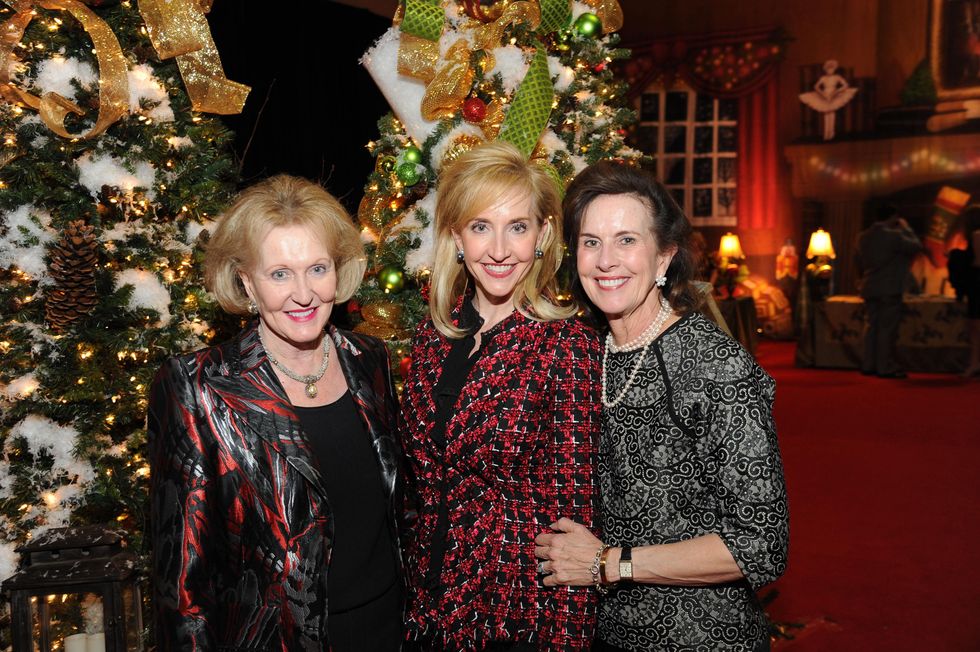 12 9230 Carolyn Hamilton, from left, Patricia Dewhurst and Lois Wright at the Theta Charity Antiques Show Preview Party November 2014