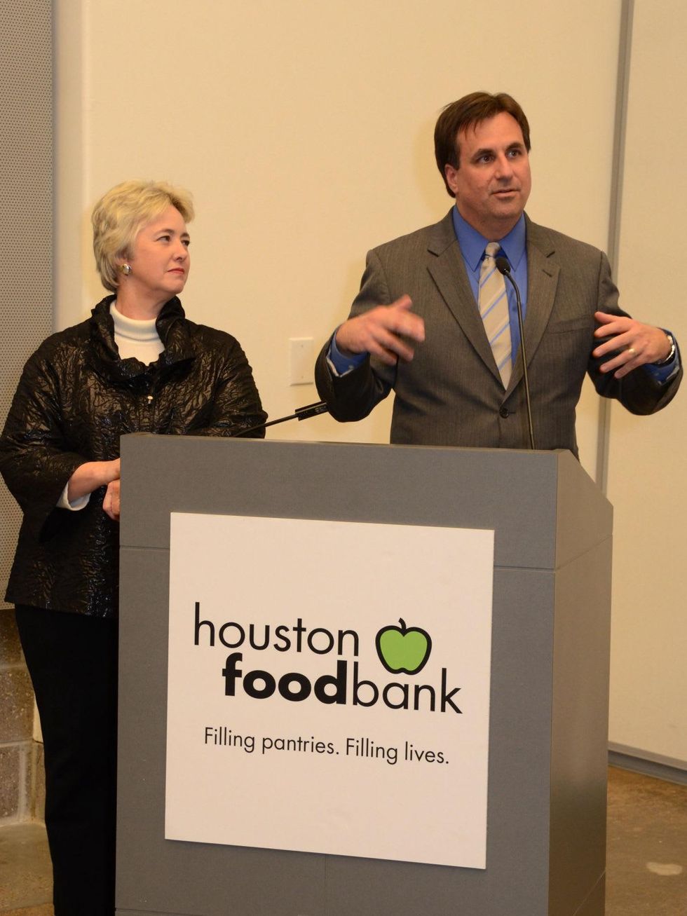 12 Mayor Annise Parker and Brian Greene at the mayoral inauguration reception at the Houston Food Bank January 2014.
