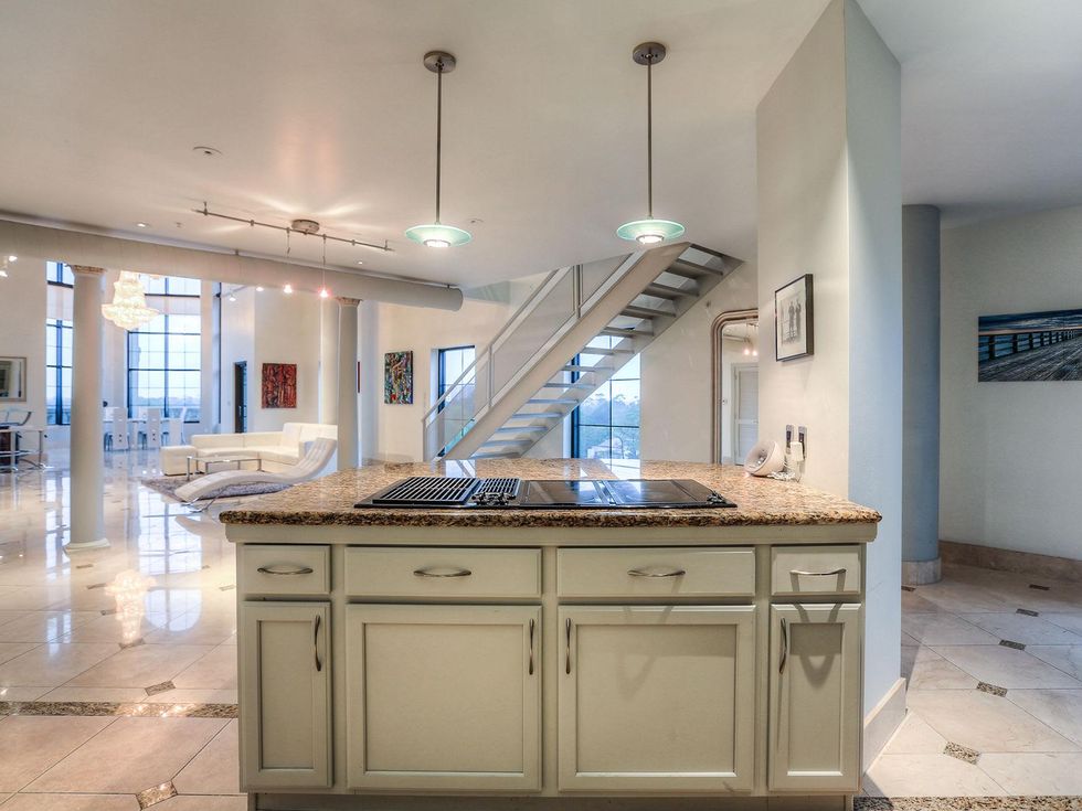 12 On the Market 1005 S. Shepherd Dr. No. 814 penthouse May 2014