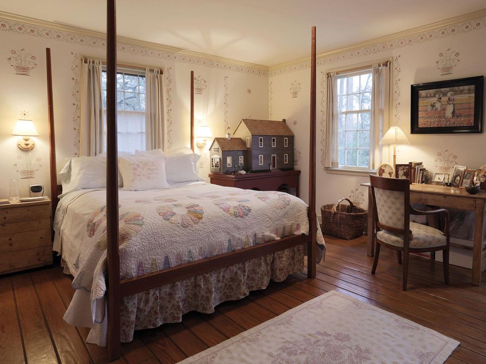 12 On the Market 11030 Greenbay St. April 2014