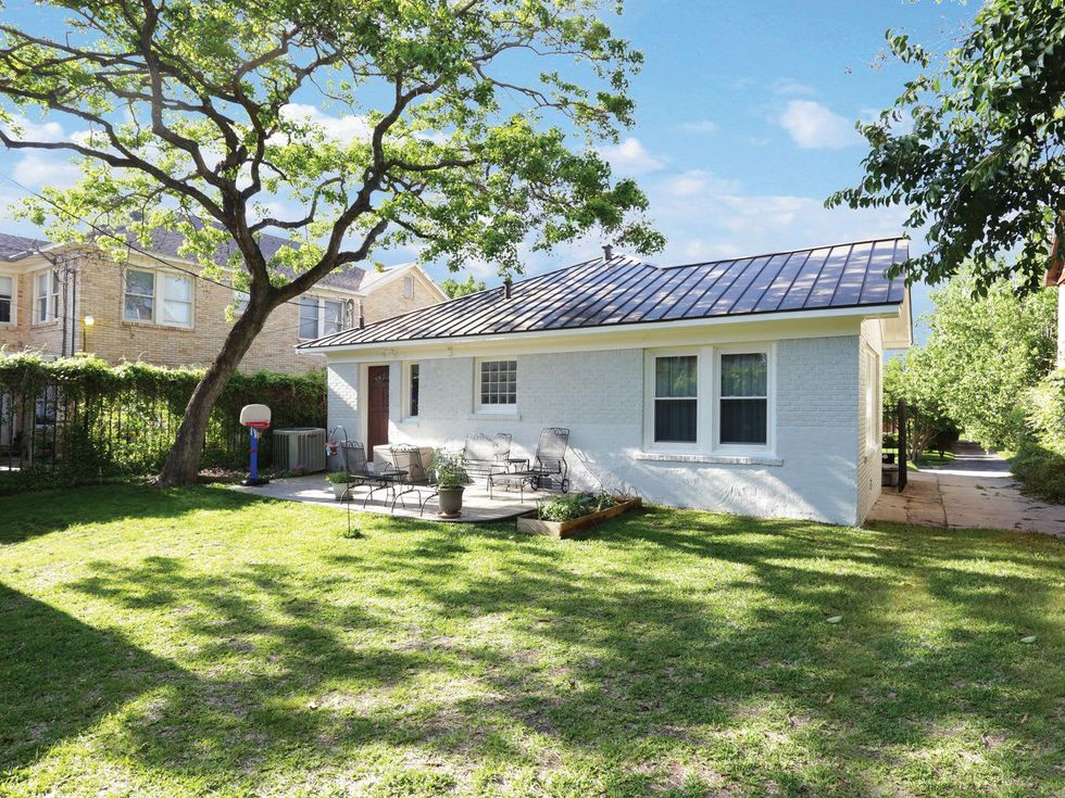 12 On the Market 1911 W. Mckinney St. April 2014