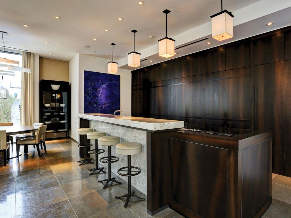 12 On the Market 2212 Salisbury St. River Oaks April 2015