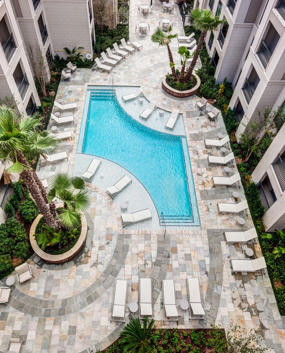 12 On the Market 2900 W. Dallas St. February 2014