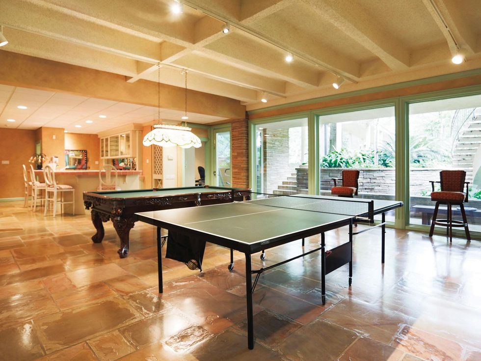 12 On the Market 3940 Inverness Drive February 2014