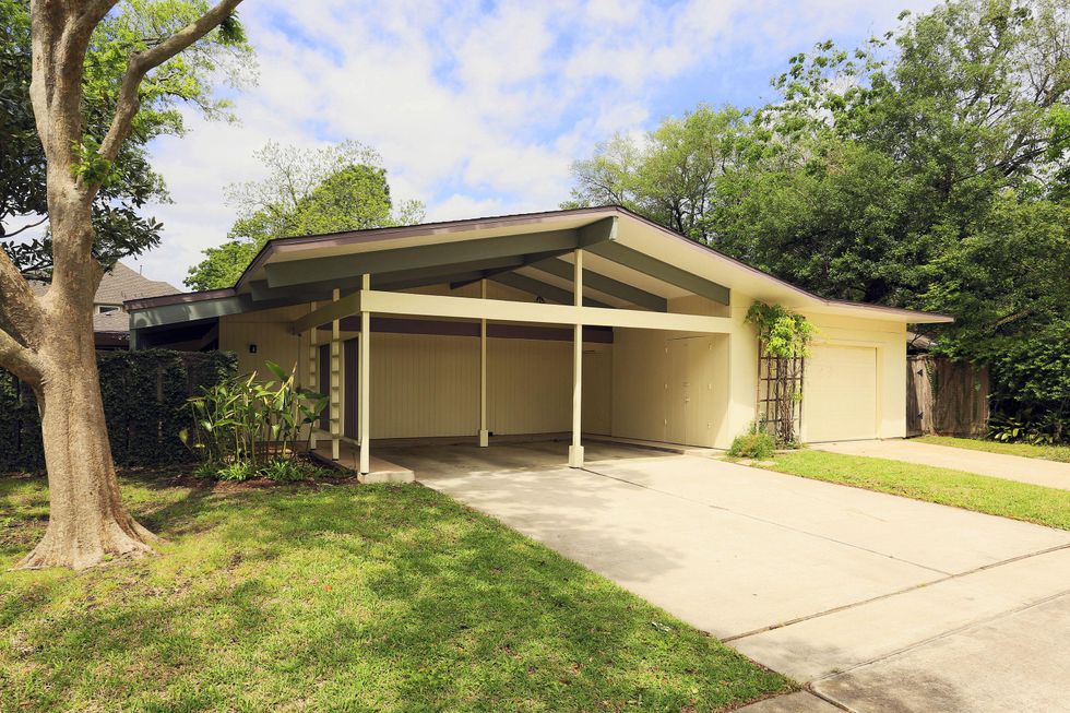 12 On the Market 5102 Jackwood St. April 2014 driveway