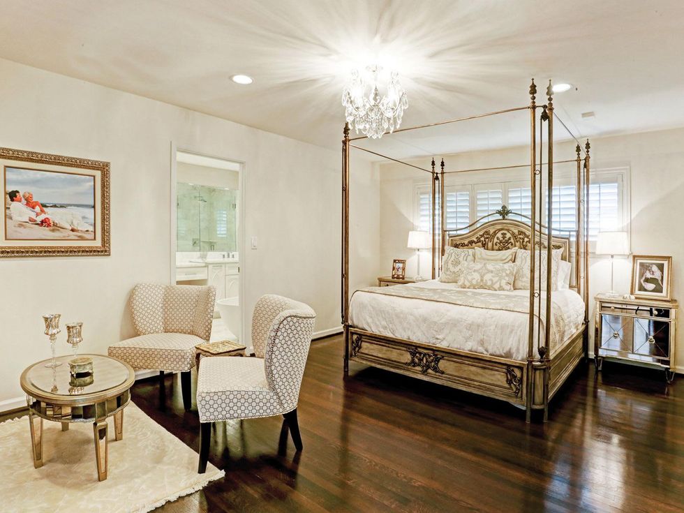 12 On the Market 5688 Green Tree Road December 2014