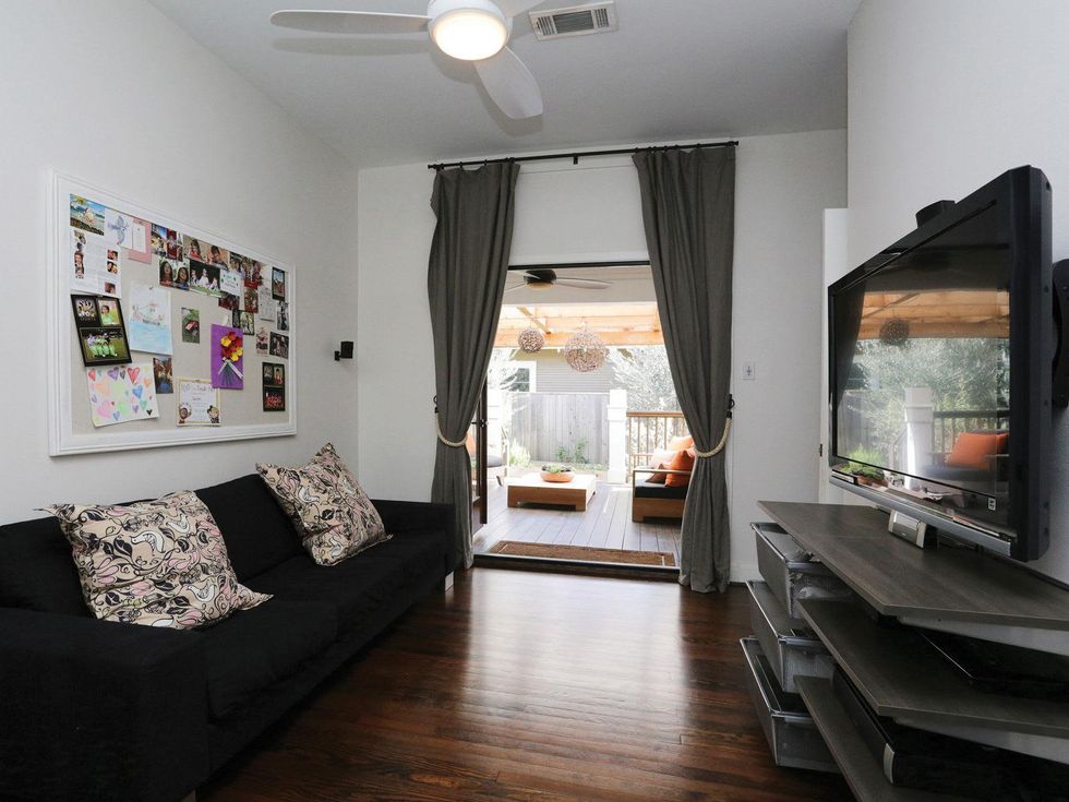 12 On the Market 922 St. Woodland February 2015