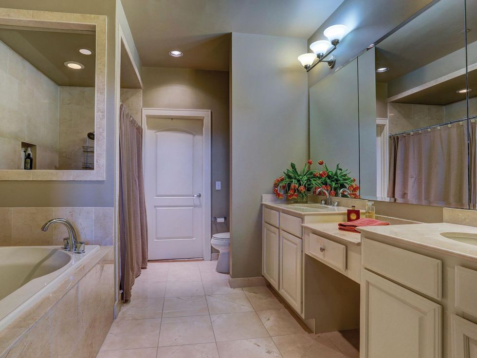 13 On the Market 1616 Fountain View No. 310 August 2014