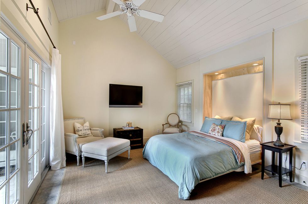 13 On the Market 2107 Looscan September 2014 poolhouse