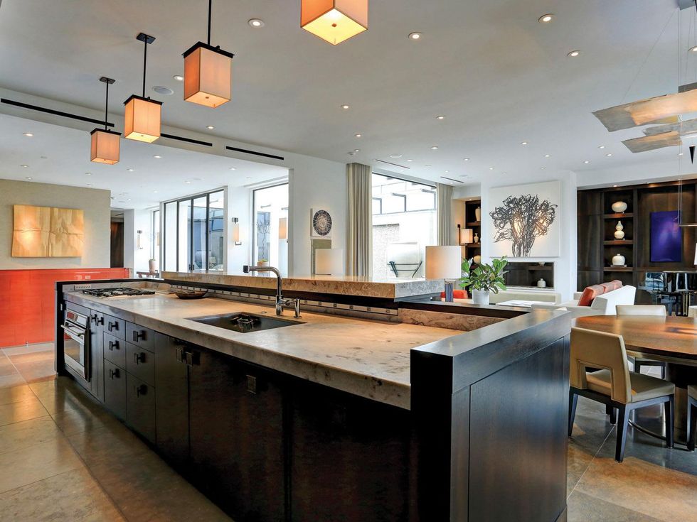 13 On the Market 2212 Salisbury St. River Oaks April 2015