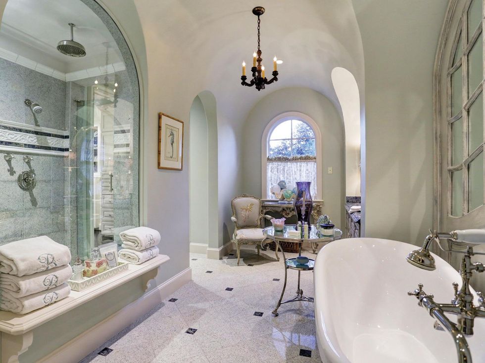 13 On the Market 2216 Chilton Road January 2015