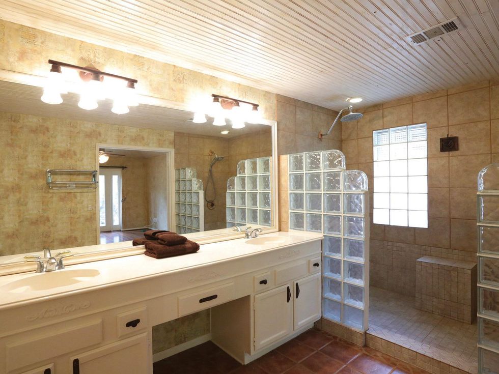 13 On the Market 39 Cottage Grove place The Woodlands April 2014