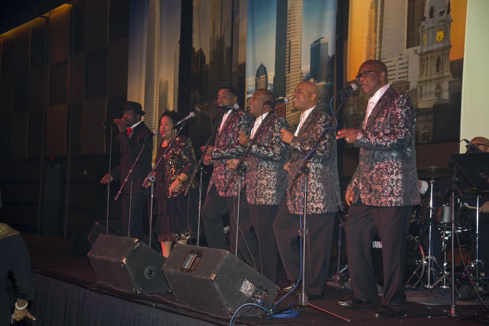 13 Yvonne Washington and the Mix at the Rice Design Alliance Gala November 2014
